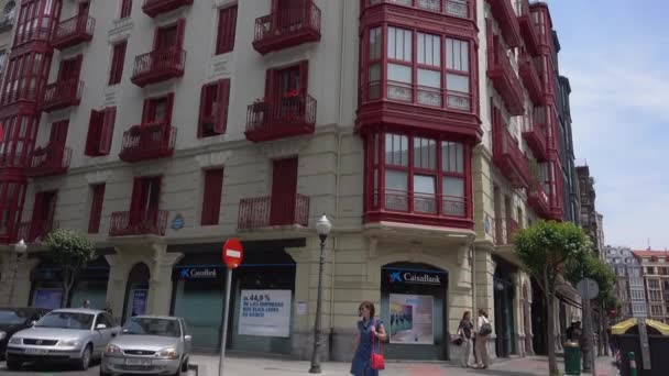 Panorama d'un bâtiment intéressant dans le centre-ville de Bilbao, Espagne — Video