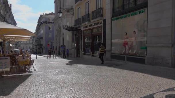 Rechte pfanne am morgen in Lissabon — Stockvideo