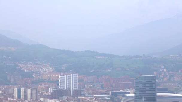 Bilbao Guggenheim aşağı uzun telefoto pan — Stok video