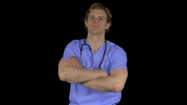 Kifejezéstelen férfi orvosi munkavállaló (átlátszó háttér) — Stock videók
