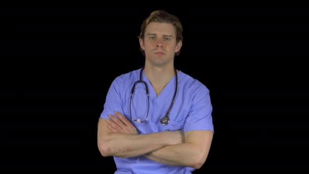 Наголошений чоловік в медичному одязі ( Прозорий фон ) — стокове відео