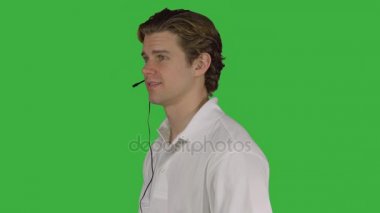 Adam kaliteli müşteri hizmeti (yeşil anahtar sağlar)