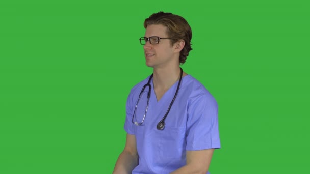 Male nurse with glasses (Green Key) — Stock Video