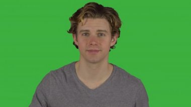 Adam Teklifler sağ başparmak yukarıya (yeşil anahtar teslim)