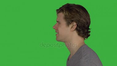 Bir kızgın diye bağıran adam (yeşil anahtar profil)