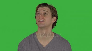 Adam seçimler kafasında (yeşil anahtar benziyor.)