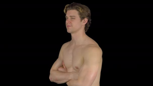 Homme musculaire avec bras croisés (fond transparent ) — Video