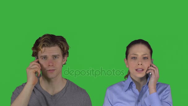 Woman and man on phone (Green Key) — Stock Video