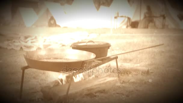 Campamento de tienda de la Guerra Civil y fuego de cocina (Archivo Versión de archivo ) — Vídeo de stock