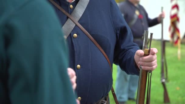 Three Civil War soldiers standing with their rifles — Stock Video