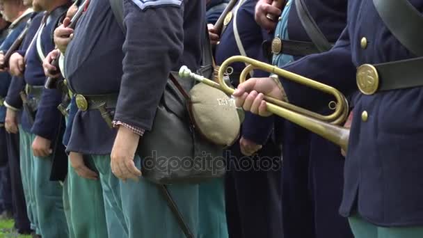 Grupo de soldados de la Guerra Civil con corneta — Vídeos de Stock