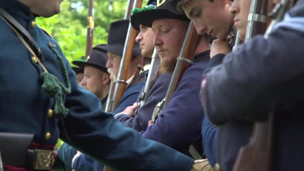 Солдаты Гражданской войны проходят обучение — стоковое видео
