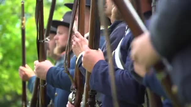 Inbördeskriget soldater gör borrar — Stockvideo