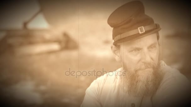 Občanská válka voják sedí sám v táboře (archiv záznam verze) — Stock video