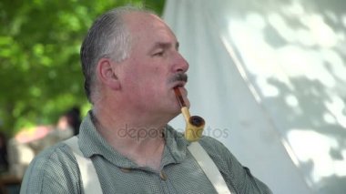 Sigara iç savaş asker orta yaşlı