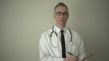 Adam daha sonra yazarak onun telefon alır