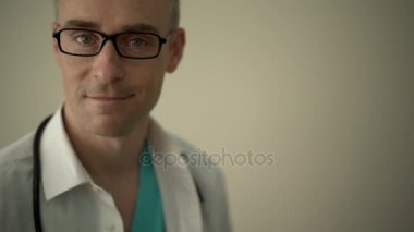 Adam daha sonra yazarak onun telefon alır