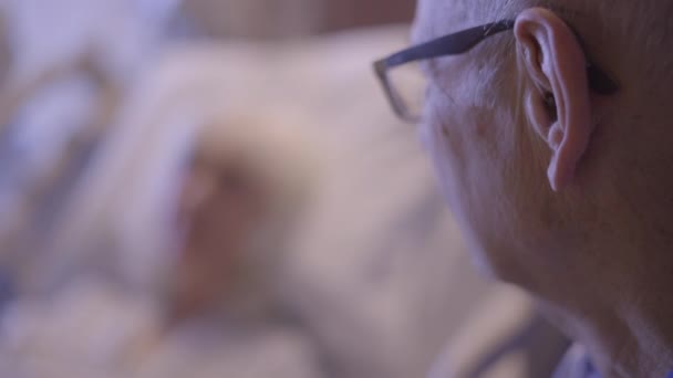 Visites de soignants âgés avec leur femme — Video