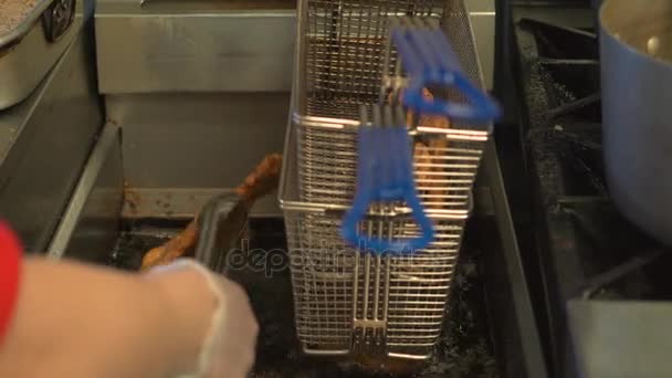 Chicken cutlets being removed from fryer — Stock Video