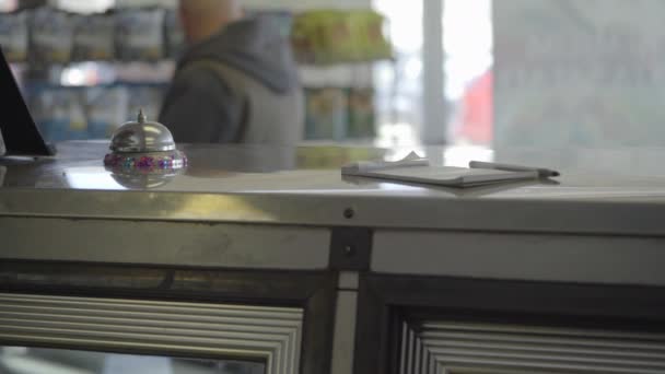 Empty deli counter with bell and pad on it — Stock Video