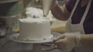 Baker özel bir yuvarlak Kek süsle