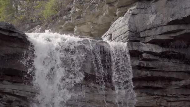 Detalle de la parte superior de Awosting Falls — Vídeo de stock