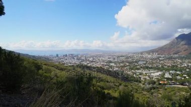 Zaman atlamalı pan bulutların üzerinde Cape Town