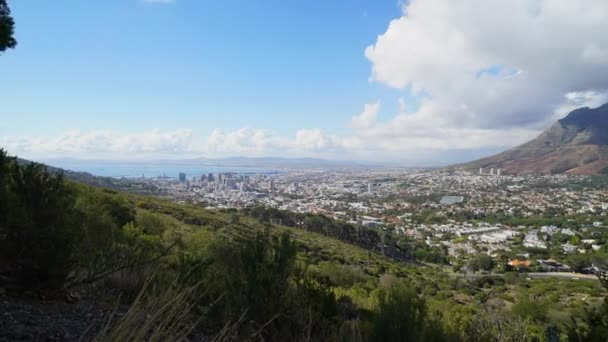 Time lapse pan des nuages au-dessus du Cap — Video