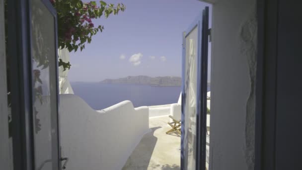 Dolly schot van rustgevende Santorini weergave — Stockvideo