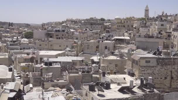 Panorera från inuti muslimska kvartal av Jerusalem — Stockvideo