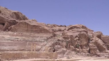 Petra kaya oyulmuş amfi tiyatro