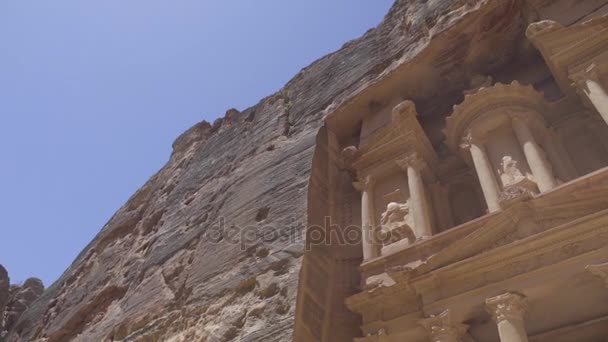 De voorzijde van de Schatkist in Petra — Stockvideo