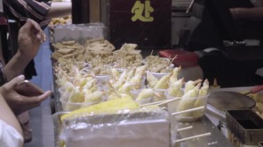 Para için sokak gıda değiştiriliyor