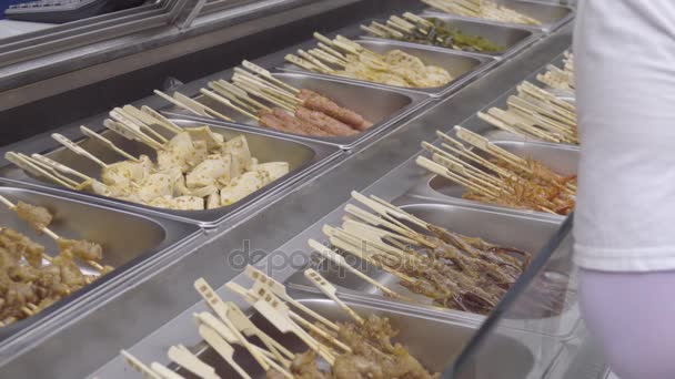 Typická čínská rychlé občerstvení na prodej — Stock video
