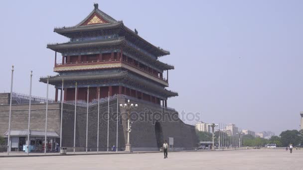 Puerta de Zhengyangmen en la Plaza de Tiananmen — Vídeos de Stock