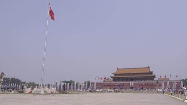 Hoge vlag pole in Tiananmen-plein — Stockvideo