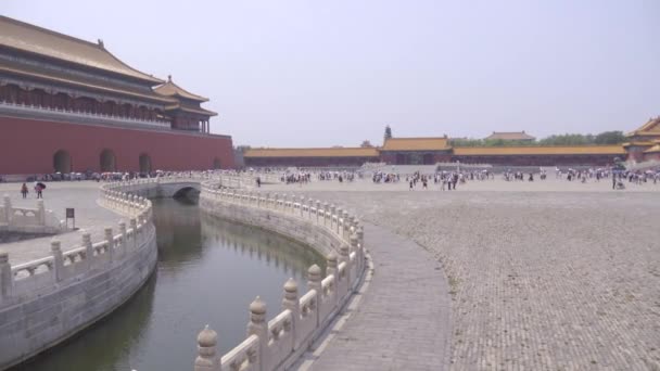 Pan of courtyard in Forbidden City — Stock Video