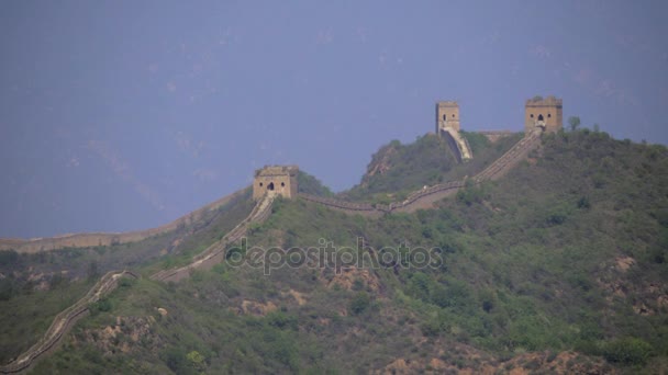 Tři vzdálené věže Velká čínská zeď — Stock video