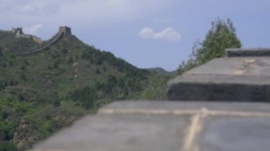 Yavaş dramatik pan Great Wall ortaya koymaktadır.