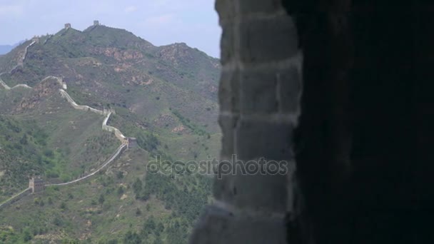 Pan dentro de una torre de la Gran Muralla — Vídeo de stock