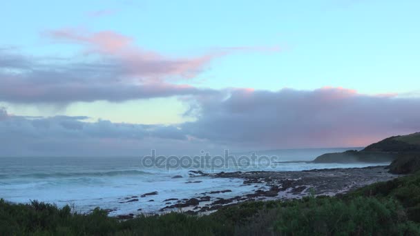 Pôr-do-sol dramático ao longo da Great Ocean Road — Vídeo de Stock