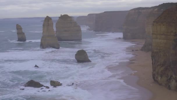 Dvanáct apoštolů útvary podél Great Ocean Road — Stock video