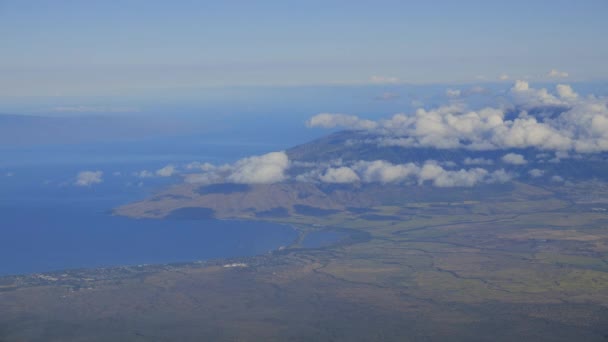 Ροή σύννεφα πάνω από τη πάροδο του χρόνου Maui — Αρχείο Βίντεο