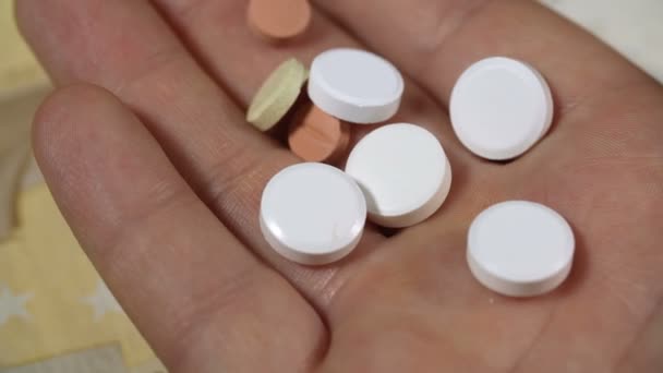 Different types of pills in man hand — Stock Video