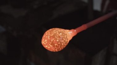 Cam Atölyesi. Cam ürünleri üfleme, ürün, üretim süreci yakın çekim