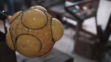 Cam Atölyesi. Cam ürünleri üfleme, ürün, üretim süreci yakın çekim