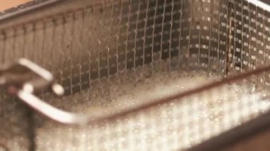 Satır kızartma yağı kaynar döndüğüman