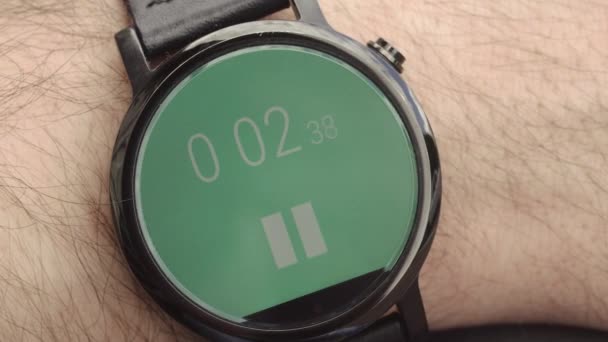 Man turns on stopwatch on his smartwatch — Stock Video