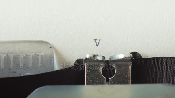 Вирус - напечатан на старинной пишущей машинке — стоковое видео