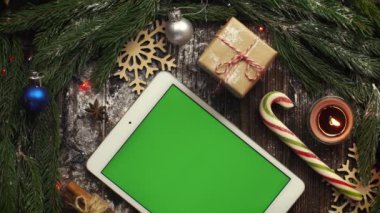 Yukarıdan Christma arasında yalan yeşil ekranlı tablet vasıl bak